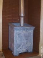 Банная печь с открытой каменкой в талькохлориде. Подключение к стальному дымоходу